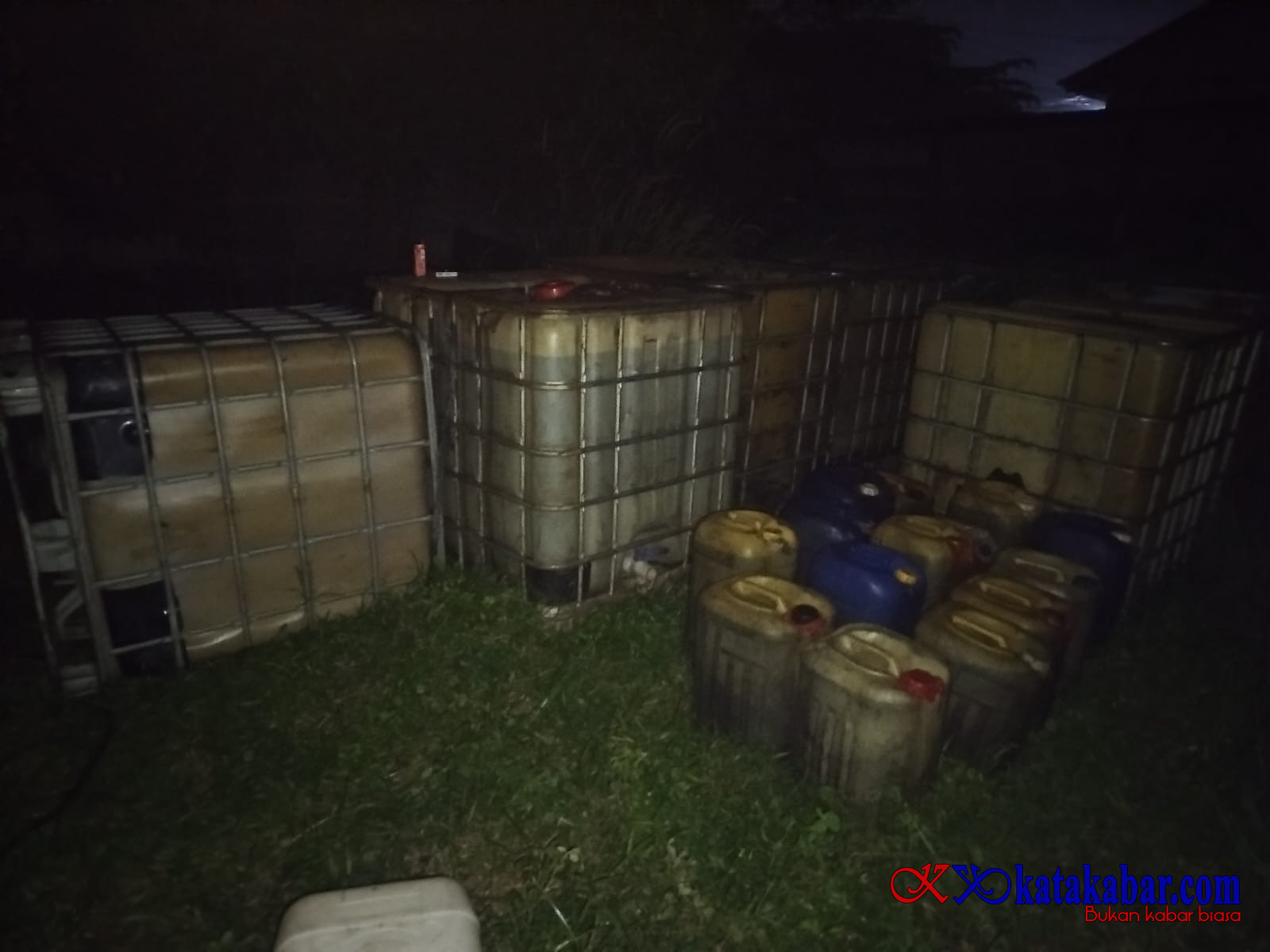 Ditreskrimsus Polda Riau 'Menyala' di Tenayan Raya Ungkap Penimbunan Bio Solar Sita 1.400 Liter