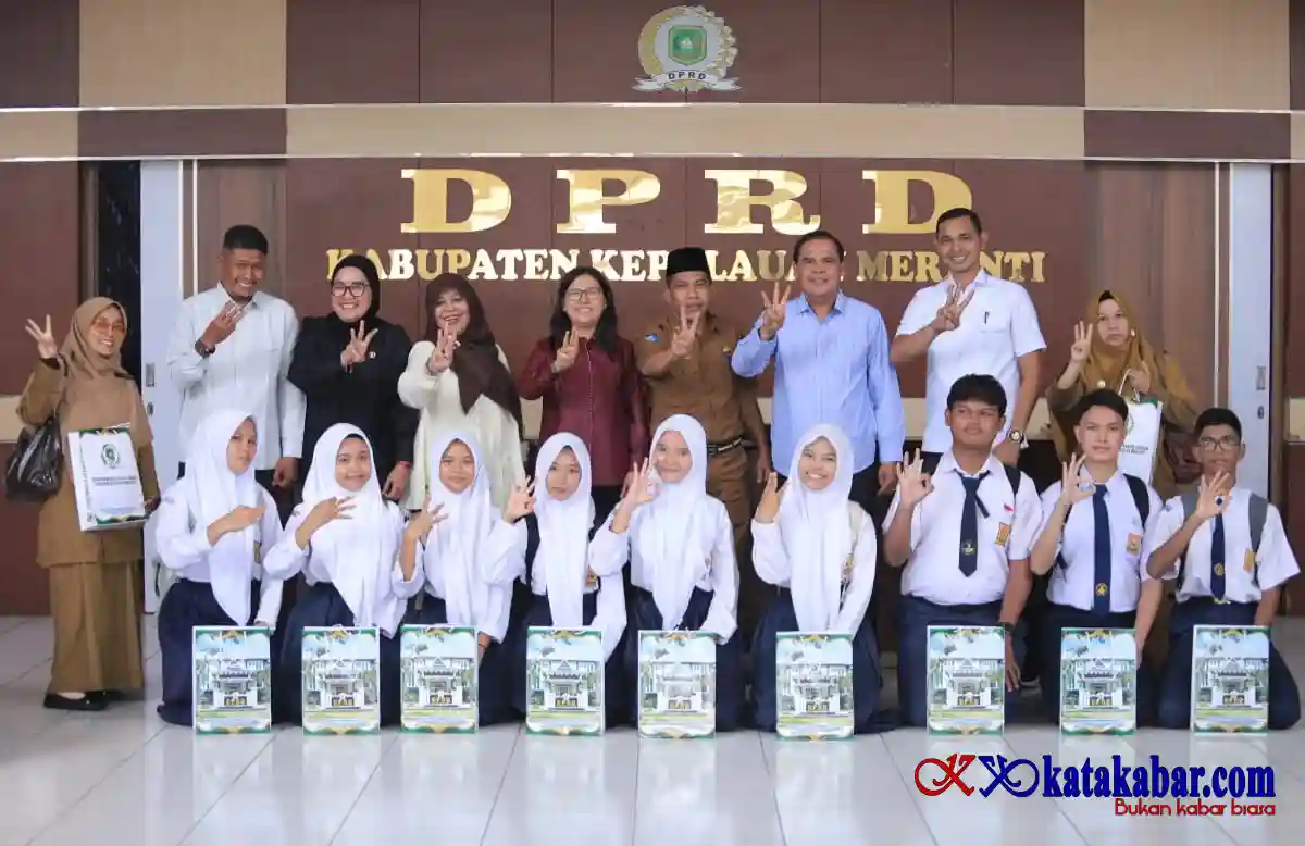 Anjangsana Siswa SMPN 1 Tebingtinggi, DPRD Kepulauan Meranti Cerita Tupoksi dan Penanganan Perundungan