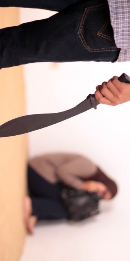 Cemburu, Suami Hajar Istri Pakai Batu dan Golok
