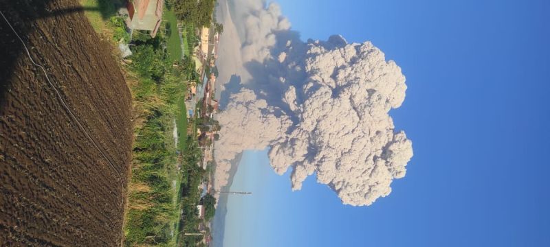 Erupsi Lagi, Gunung Sinabung Luncurkan Awan Panas Sejauh 4500 Meter