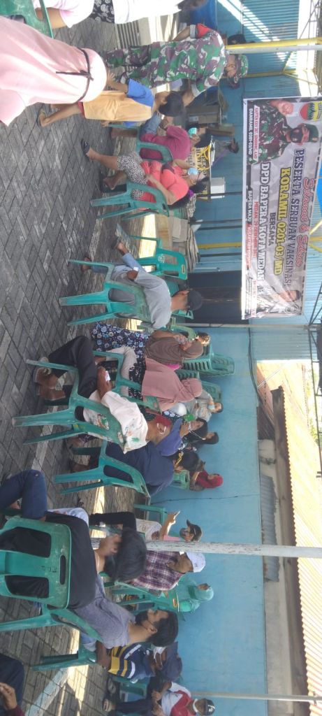 Kapten JTB Sembiring Gelar Vaksinasi dan Bagi Sembako