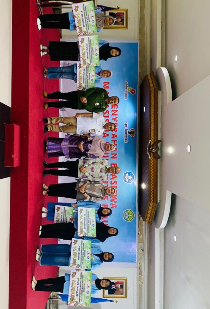 PT SPR Langgak Peduli, Serahkan Beasiswa ke Mahasiswa UNRI Berprestasi
